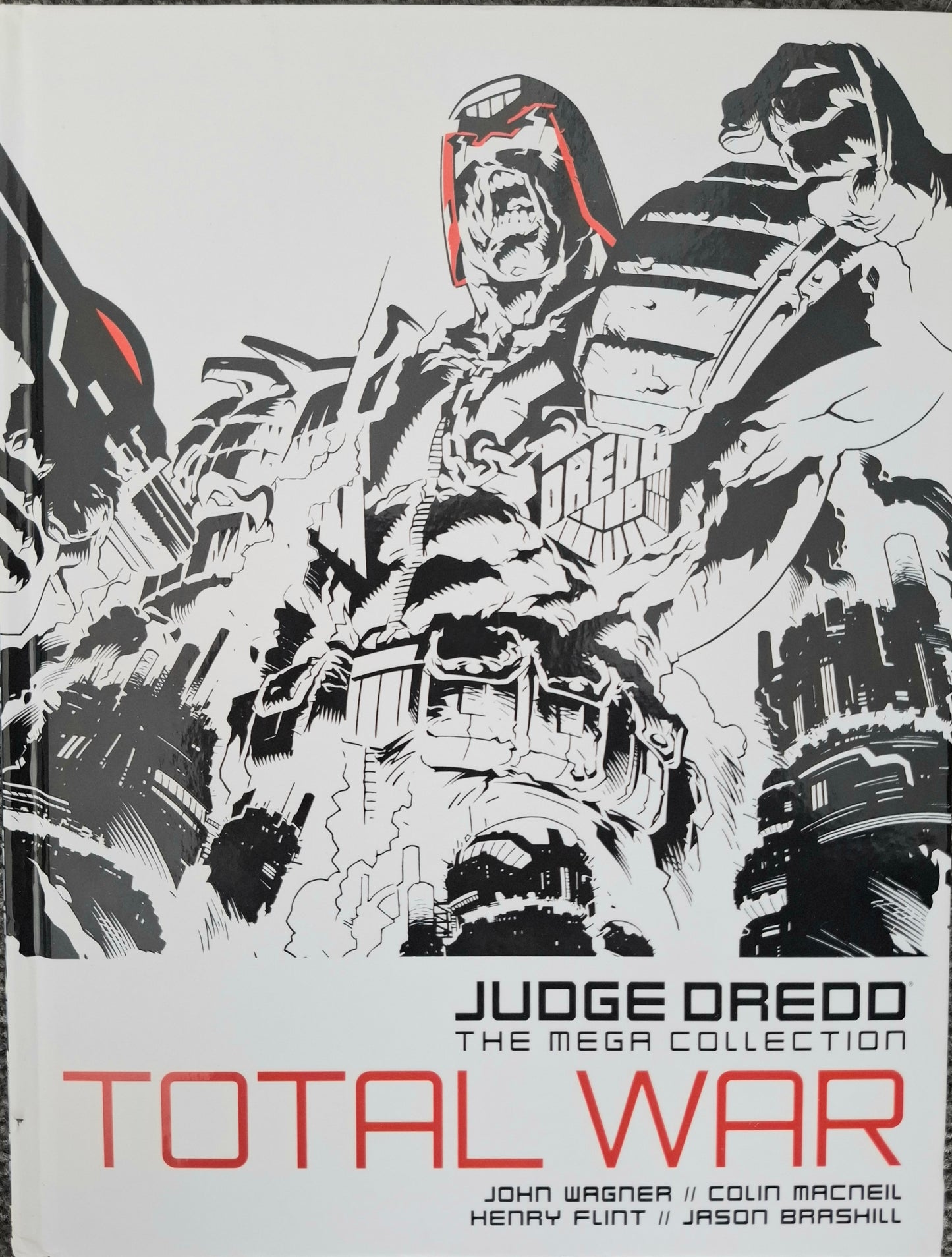 Judge Dredd: The Mega Collection – Book 03 – Total War – Hardcover (2015)