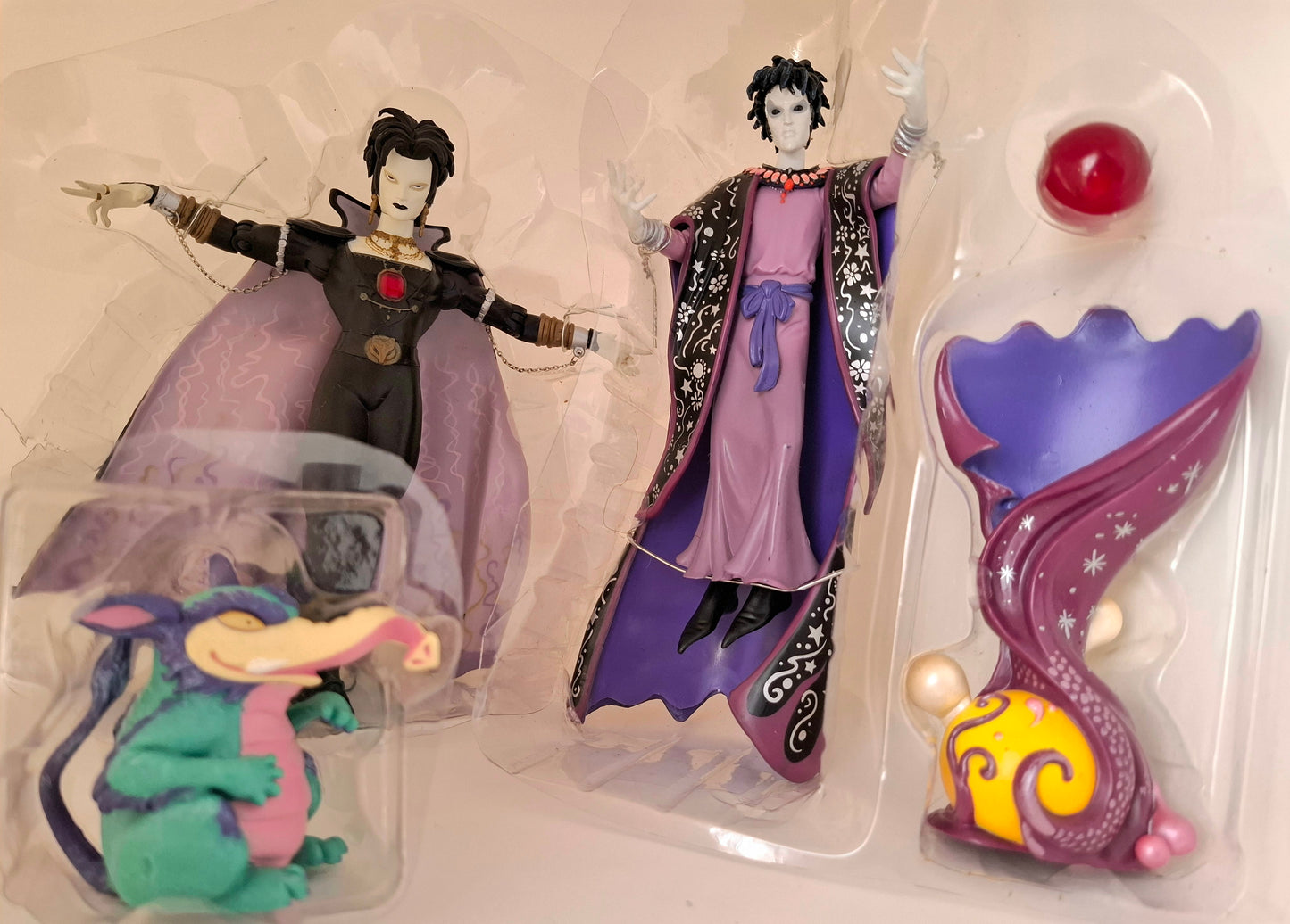 The Sandman: Dream Hunters Incarnations Deluxe Action Figure – Neil Gaiman