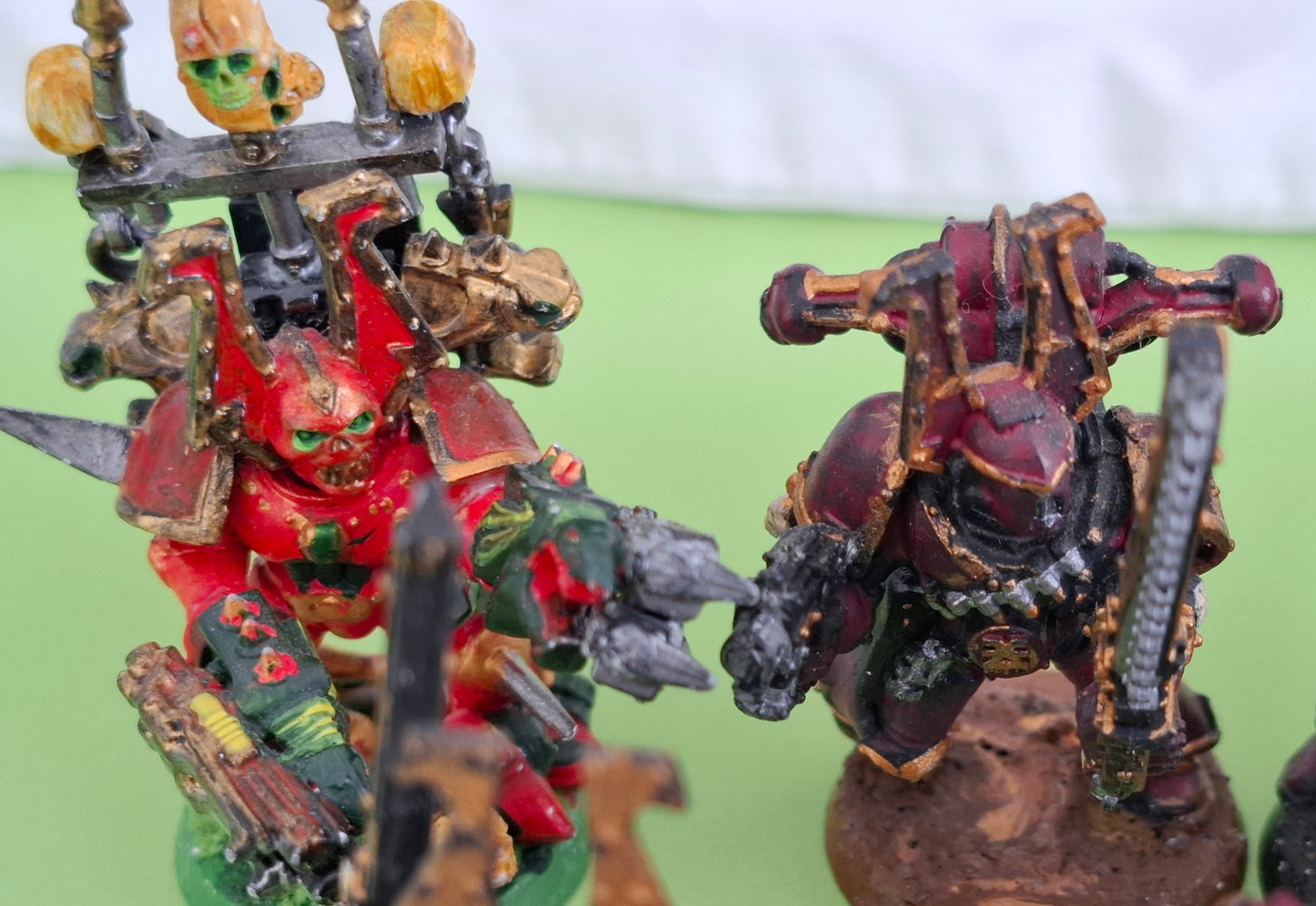 Warhammer 40,000: Vintage Khorne Berzerkers / Assault Marines x13 – 1991 – Painted Resin