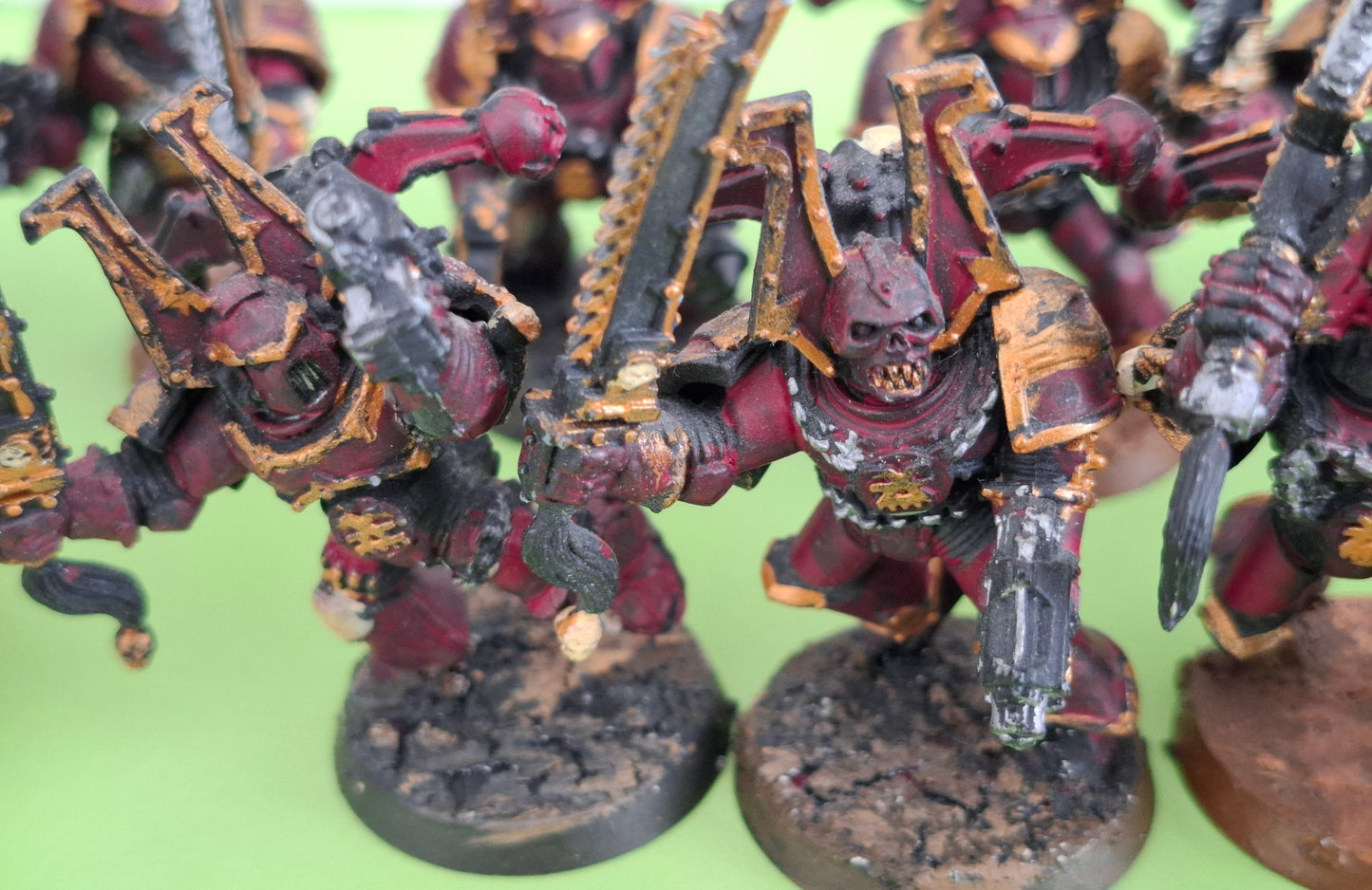 Warhammer 40,000: Vintage Khorne Berzerkers / Assault Marines x13 – 1991 – Painted Resin