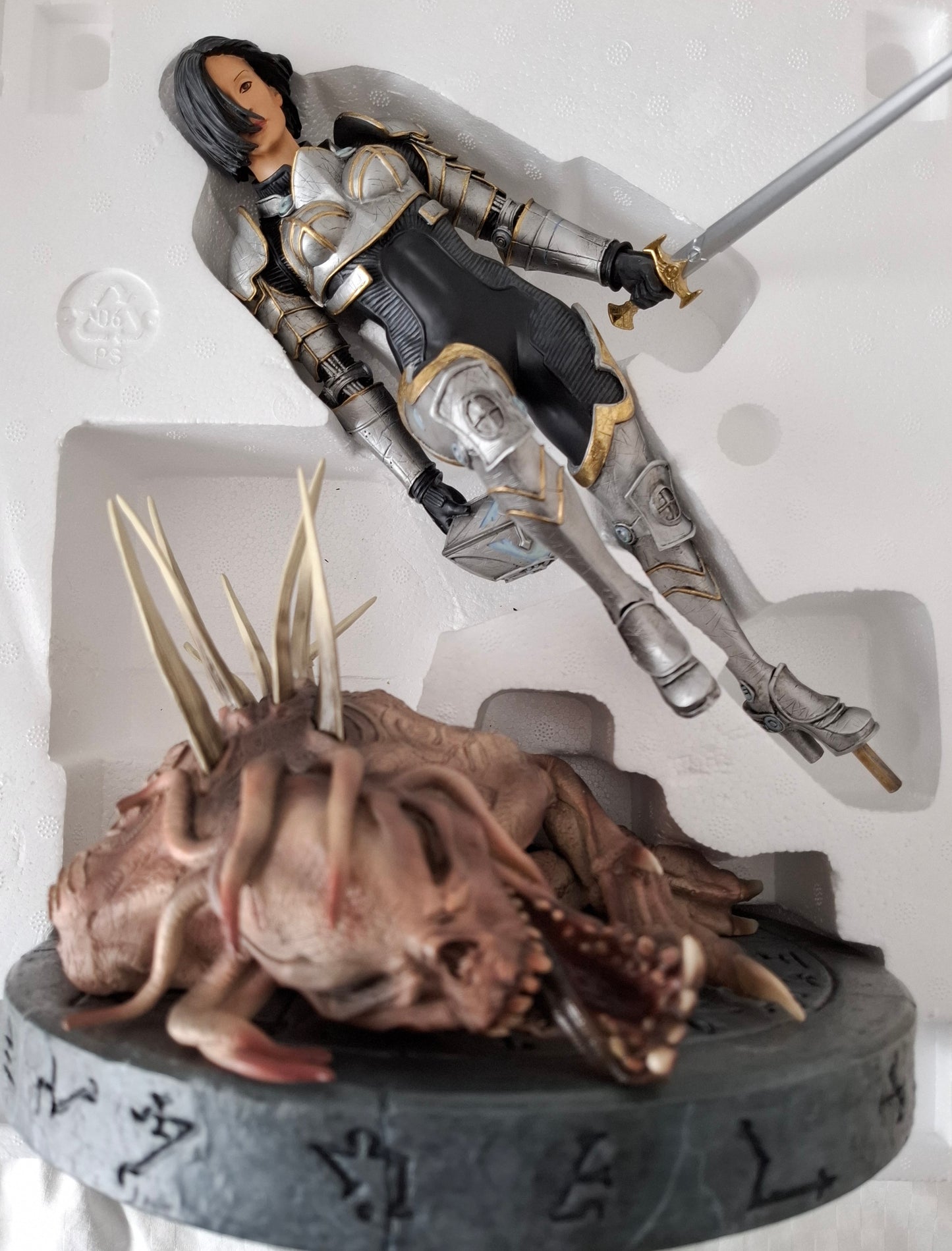 Weta Hellgate Female Templar Figure Limited Edition 0960/1000