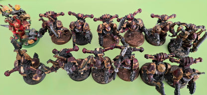 Warhammer 40,000: Vintage Khorne Berzerkers / Assault Marines x13 – 1991 – Painted Resin