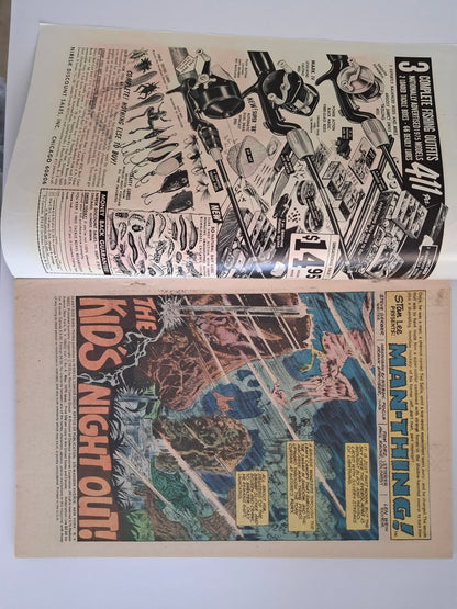 1975 Giant-sized Man-Thing comic #4 1st Appearance of Howard the Duck